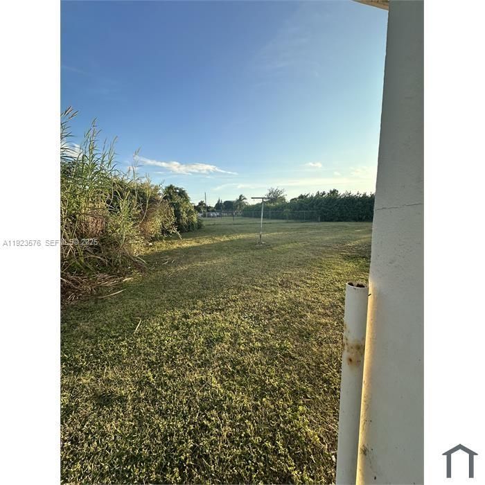 В аренду: $1,750 (2 спален, 1 ванн, 700 Квадратных фут)