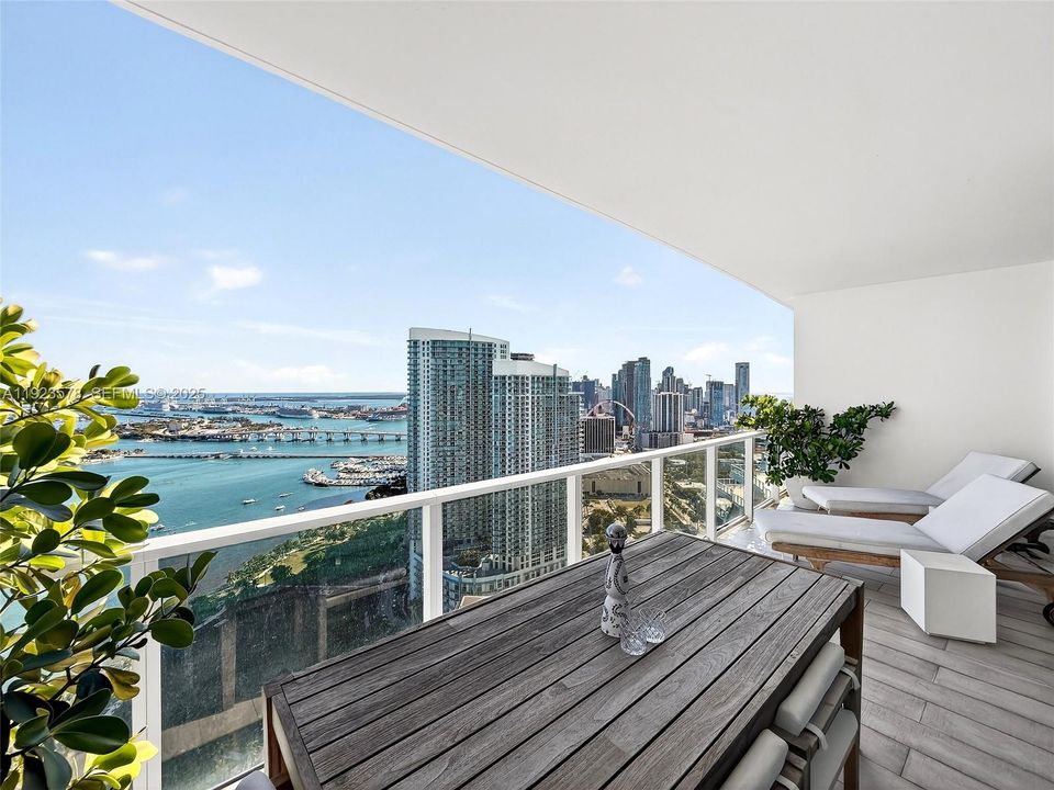 For Sale: $1,625,000 (3 beds, 3 baths, 1708 Square Feet)