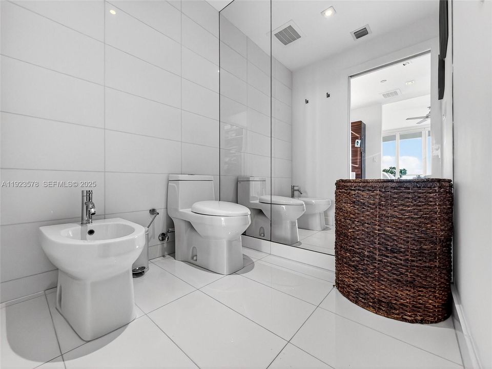 For Sale: $1,625,000 (3 beds, 3 baths, 1708 Square Feet)