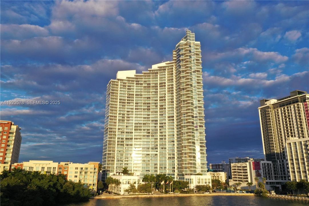 For Sale: $1,625,000 (3 beds, 3 baths, 1708 Square Feet)