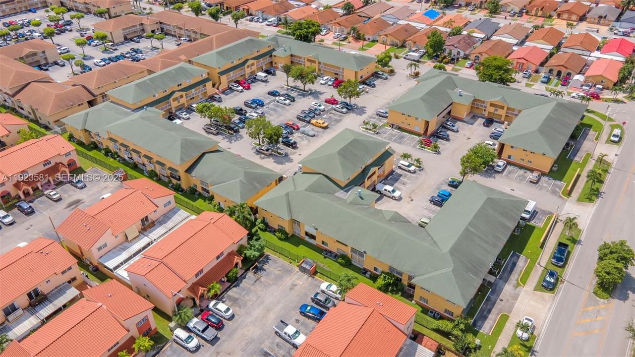 For Rent: $2,200 (2 beds, 2 baths, 950 Square Feet)