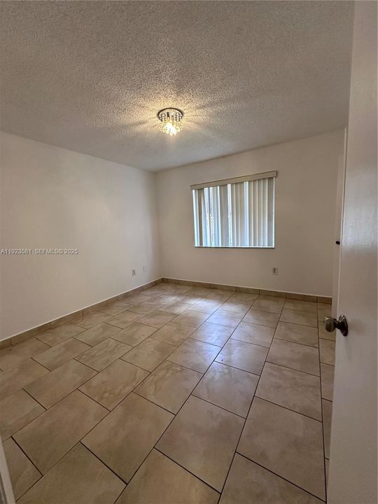 For Rent: $2,200 (2 beds, 2 baths, 950 Square Feet)