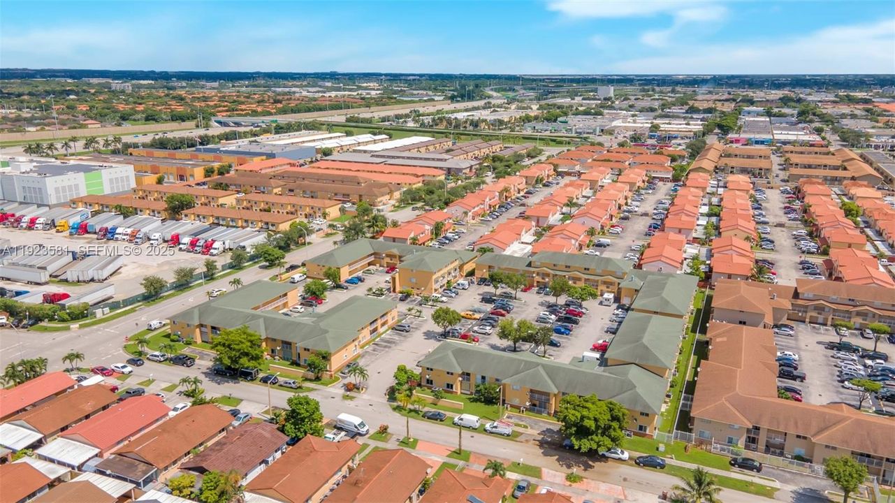 For Rent: $2,200 (2 beds, 2 baths, 950 Square Feet)