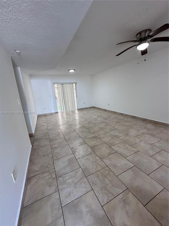 For Rent: $2,200 (2 beds, 2 baths, 950 Square Feet)