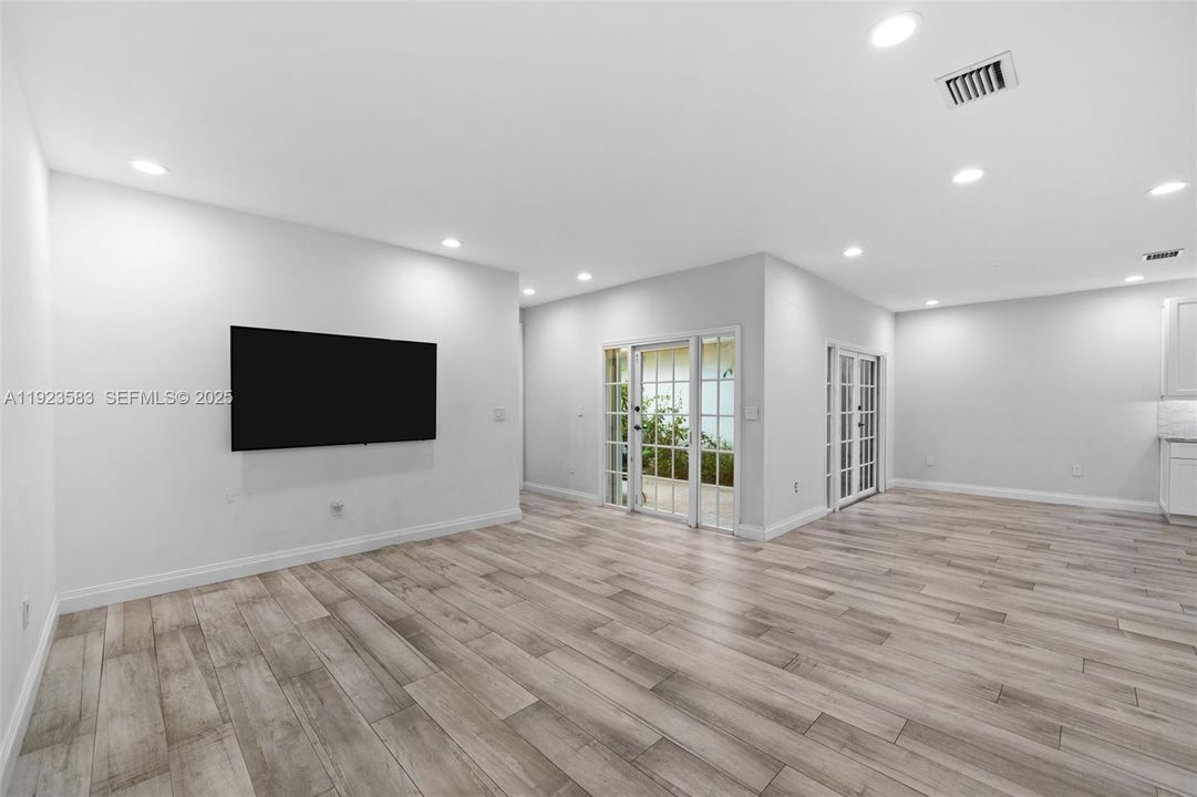 В аренду: $4,500 (3 спален, 2 ванн, 1748 Квадратных фут)