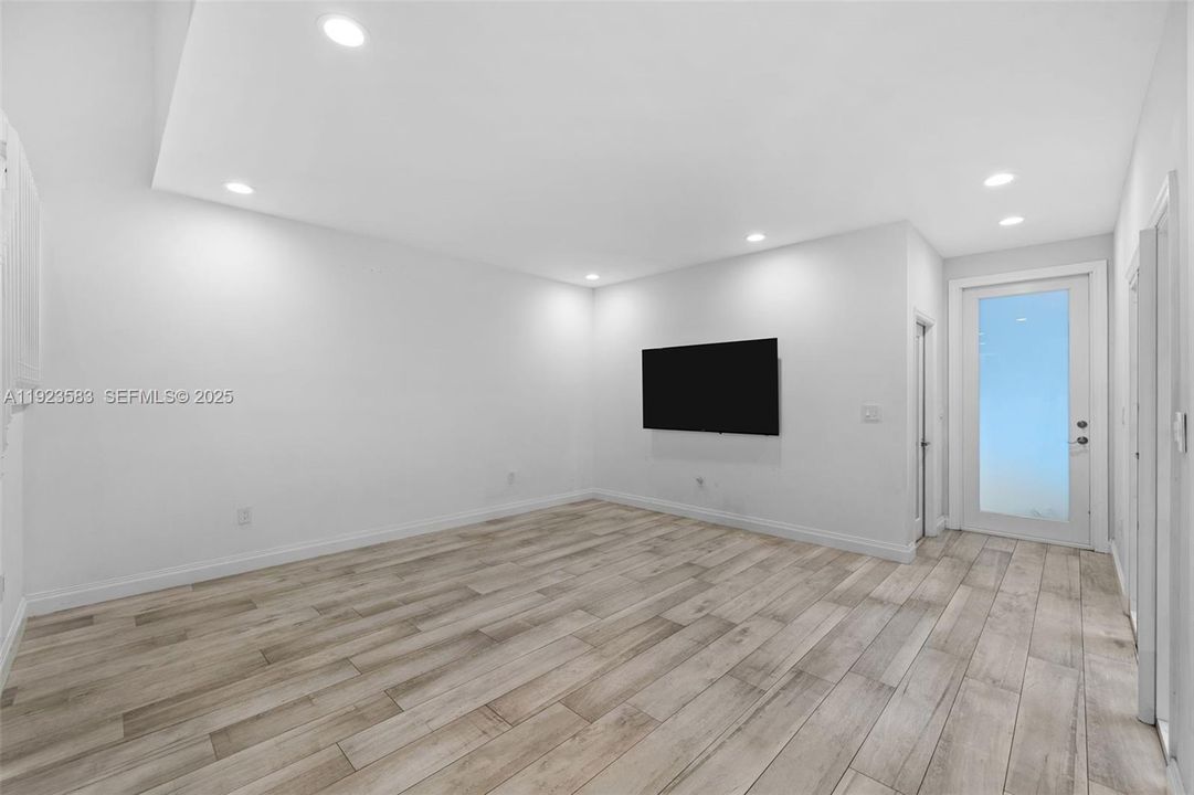 В аренду: $4,500 (3 спален, 2 ванн, 1748 Квадратных фут)