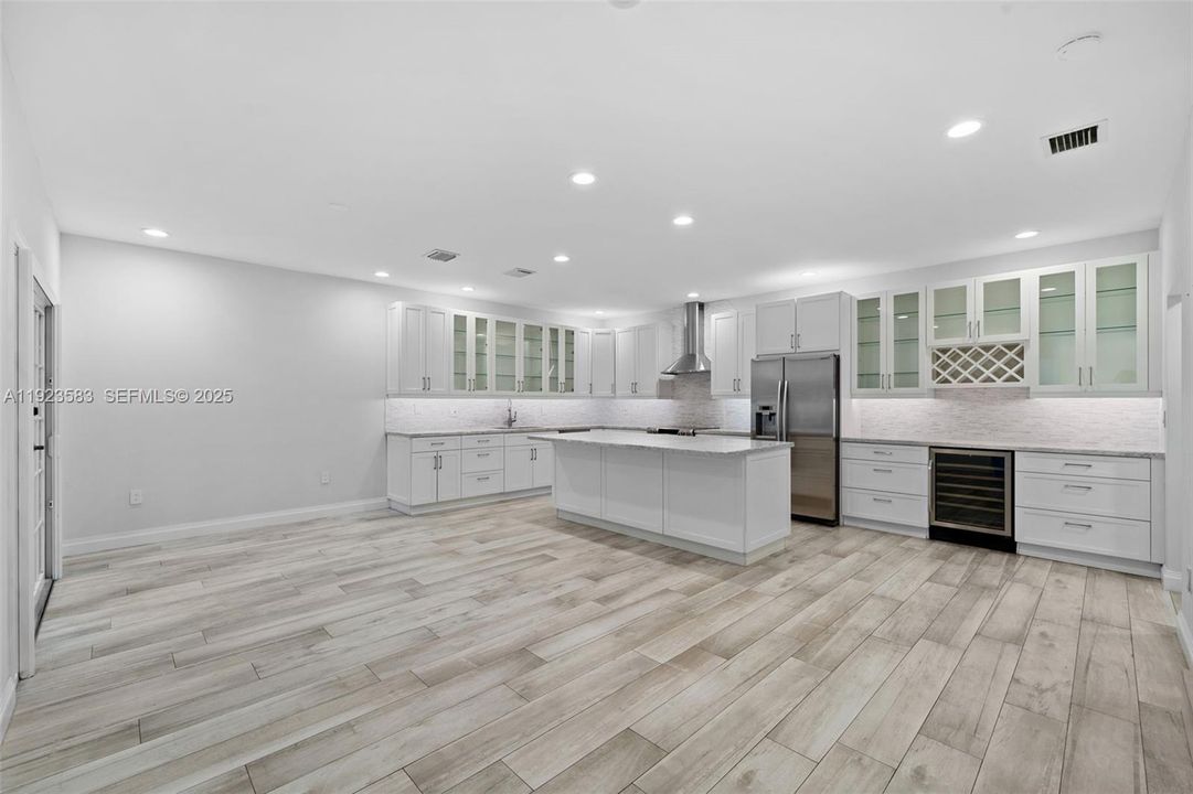 В аренду: $4,500 (3 спален, 2 ванн, 1748 Квадратных фут)