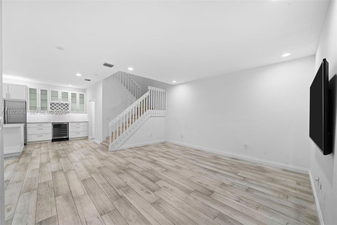 В аренду: $4,500 (3 спален, 2 ванн, 1748 Квадратных фут)