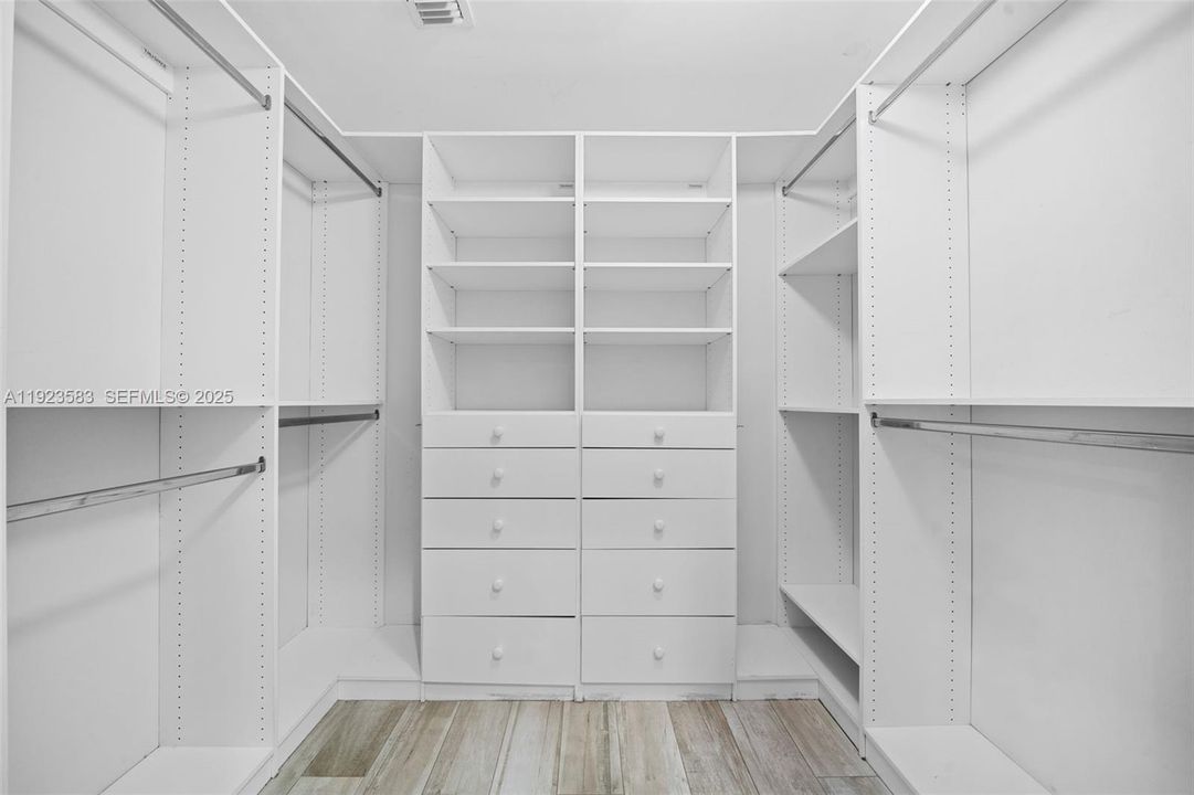 В аренду: $4,500 (3 спален, 2 ванн, 1748 Квадратных фут)