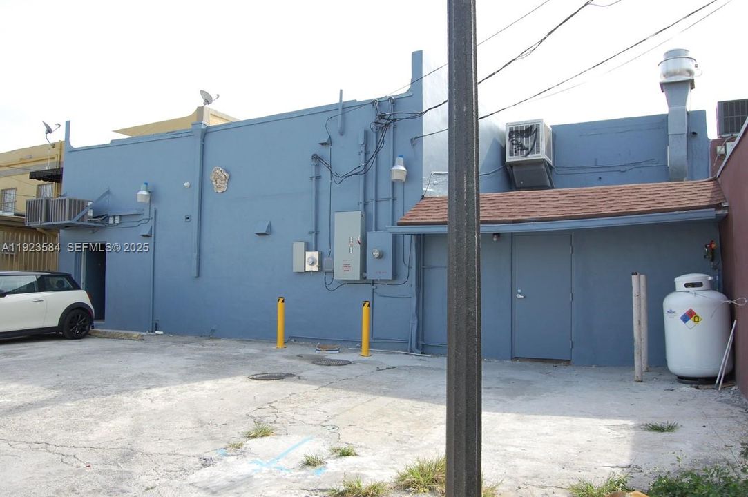 Rear Door for delivery