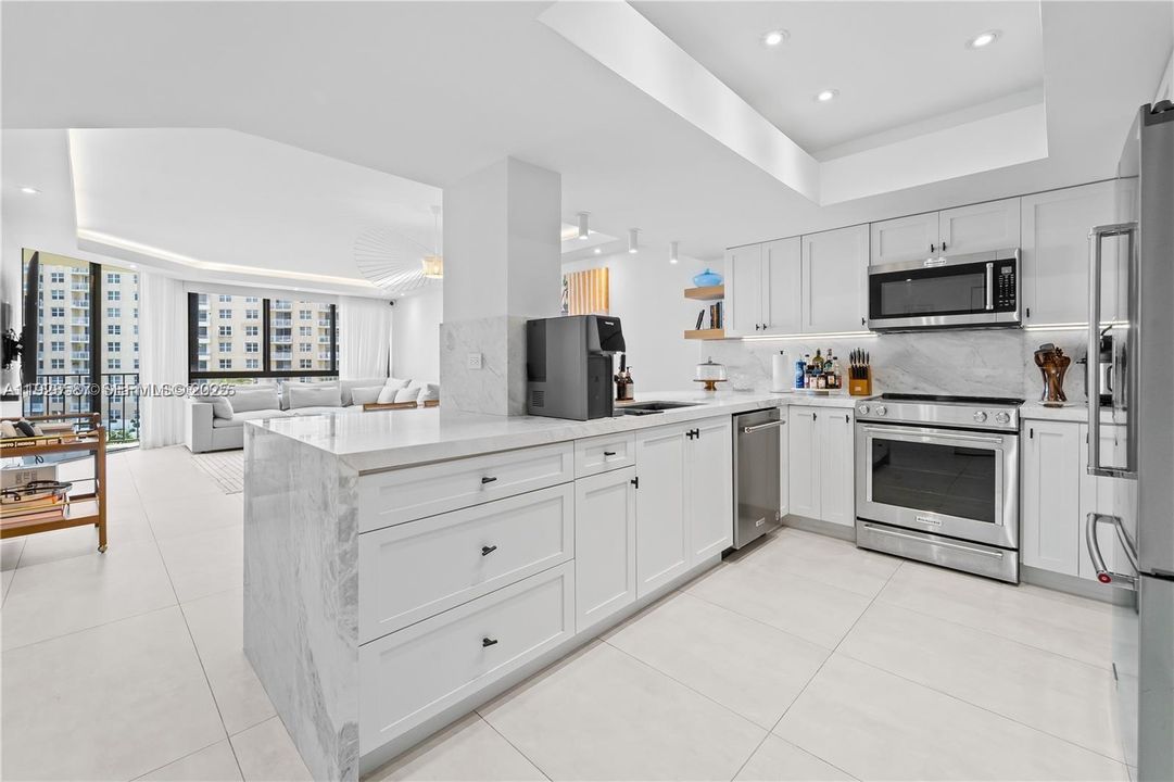 待售: $915,000 (2 贝兹, 2 浴室, 1555 平方英尺)