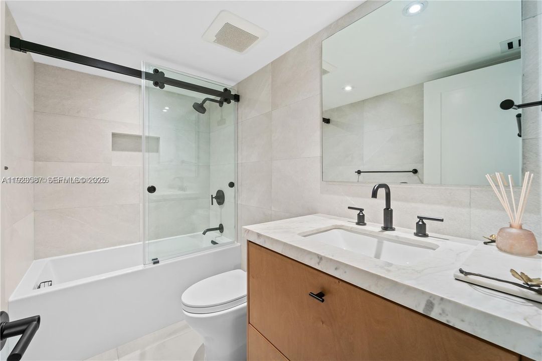 待售: $915,000 (2 贝兹, 2 浴室, 1555 平方英尺)