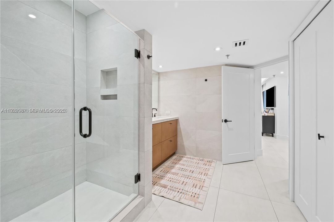 待售: $915,000 (2 贝兹, 2 浴室, 1555 平方英尺)