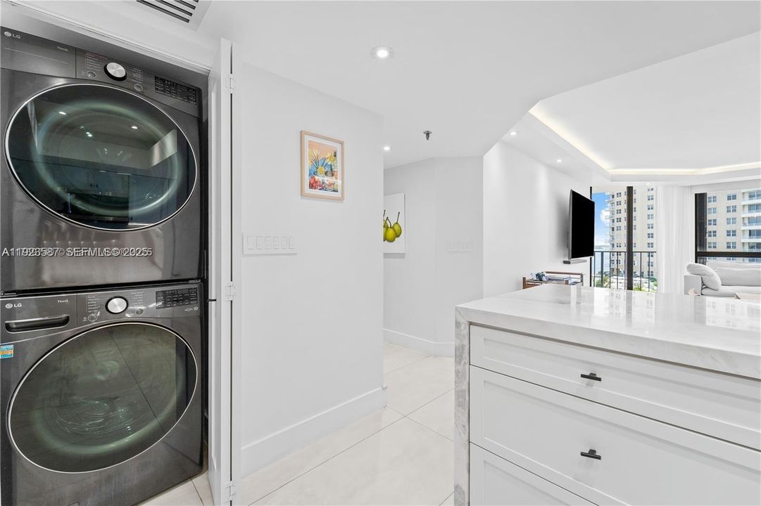 待售: $915,000 (2 贝兹, 2 浴室, 1555 平方英尺)