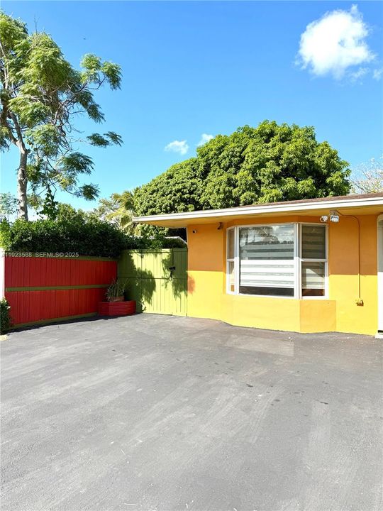 For Rent: $1,650 (1 beds, 1 baths, 2863 Square Feet)