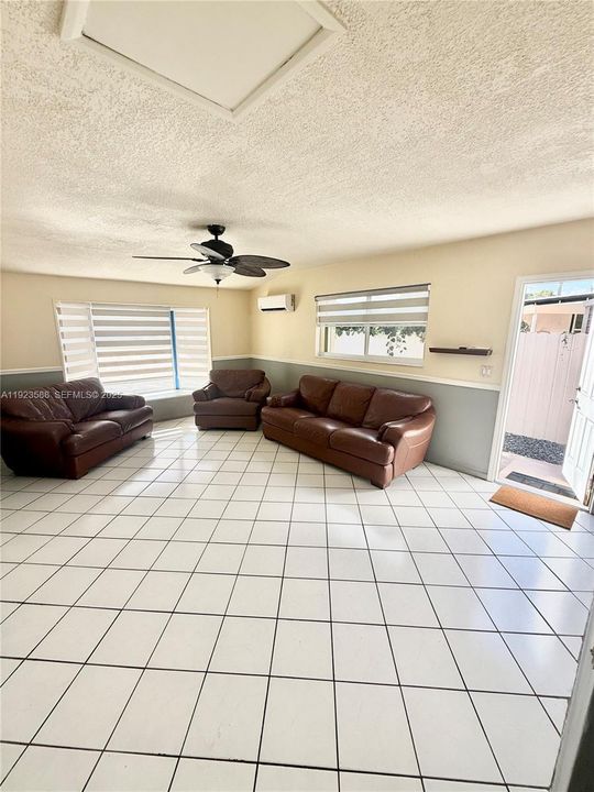 For Rent: $1,650 (1 beds, 1 baths, 2863 Square Feet)