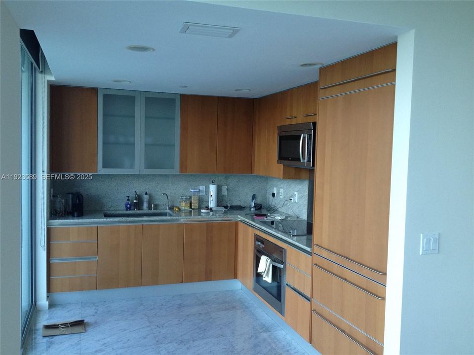 For Sale: $2,395,000 (2 beds, 2 baths, 1595 Square Feet)