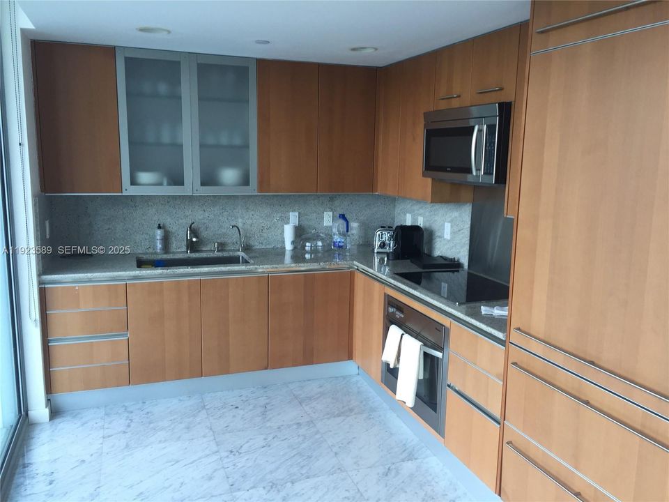 For Sale: $2,395,000 (2 beds, 2 baths, 1595 Square Feet)