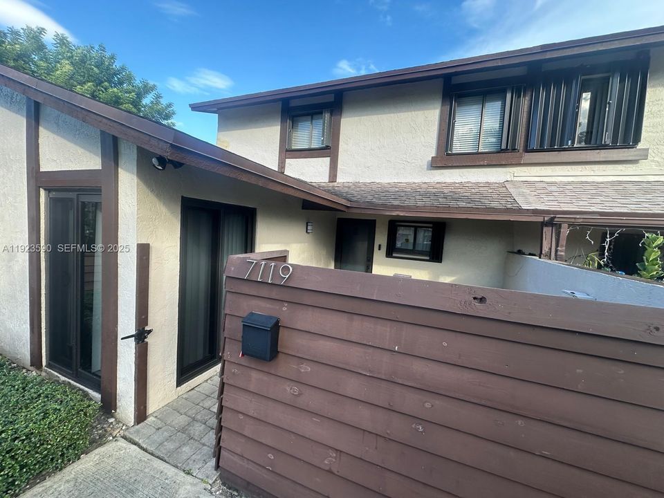 For Rent: $3,100 (3 beds, 2 baths, 1445 Square Feet)