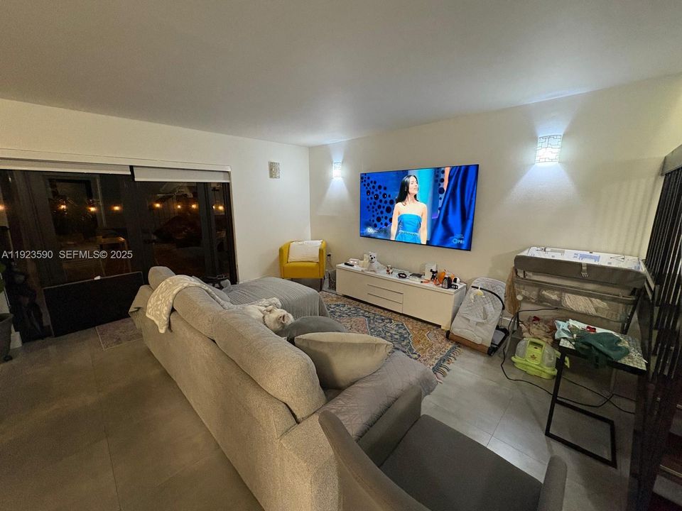 For Rent: $3,100 (3 beds, 2 baths, 1445 Square Feet)