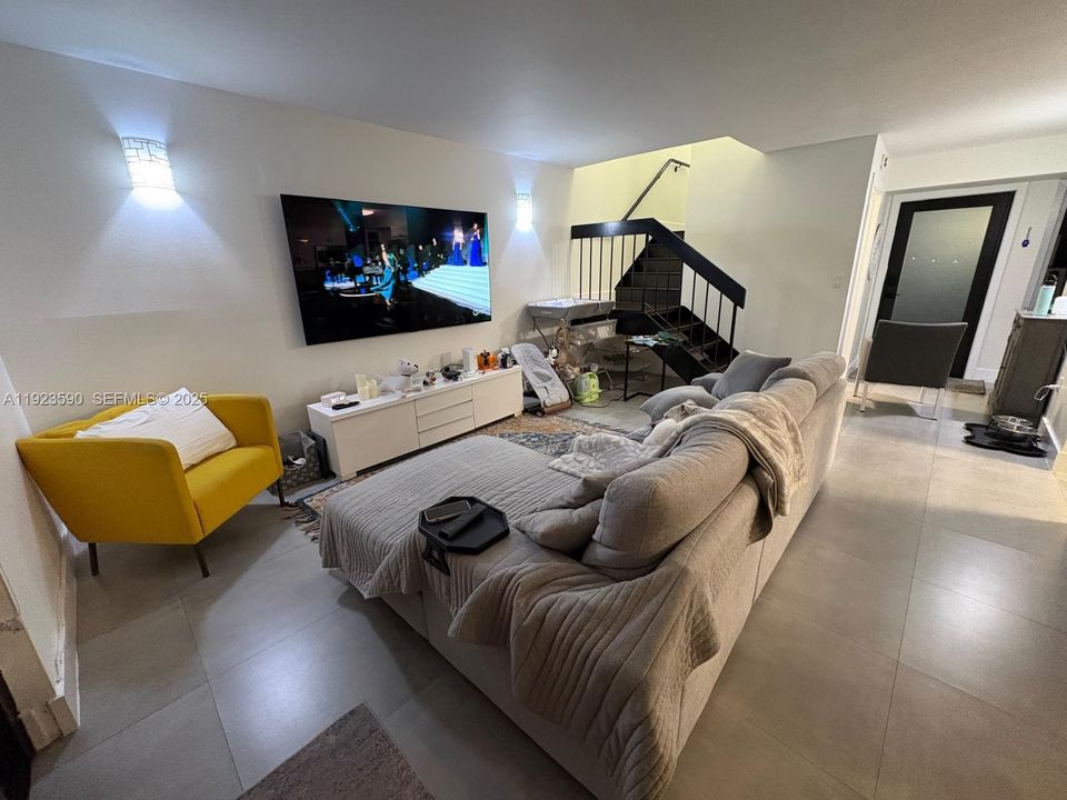 For Rent: $3,100 (3 beds, 2 baths, 1445 Square Feet)