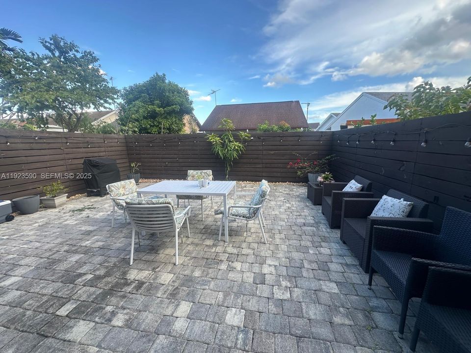 For Rent: $3,100 (3 beds, 2 baths, 1445 Square Feet)