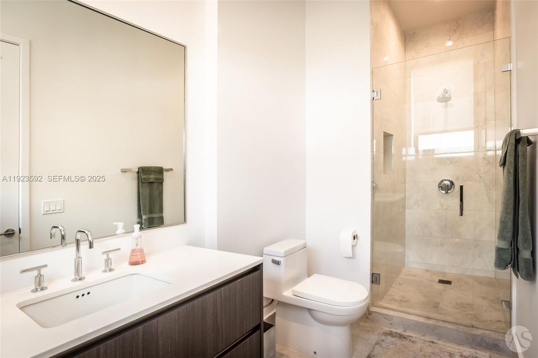 For Rent: $8,000 (2 beds, 2 baths, 1395 Square Feet)