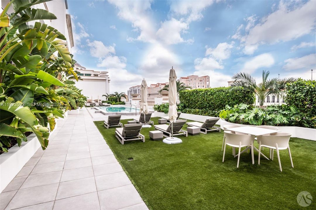 For Rent: $8,000 (2 beds, 2 baths, 1395 Square Feet)