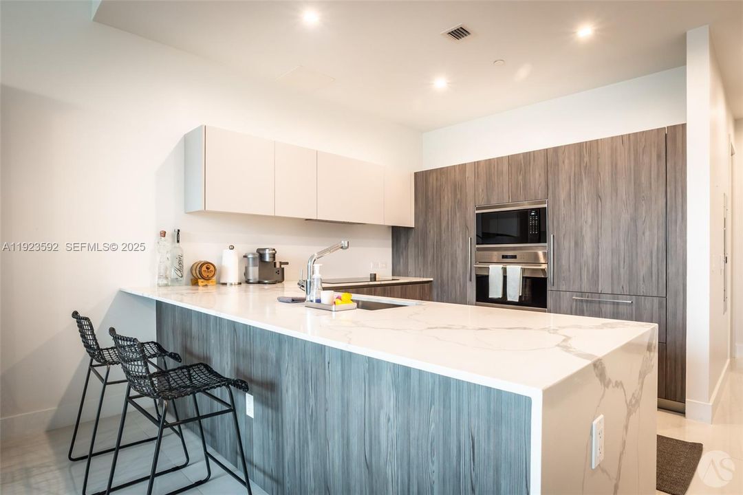 For Rent: $8,000 (2 beds, 2 baths, 1395 Square Feet)