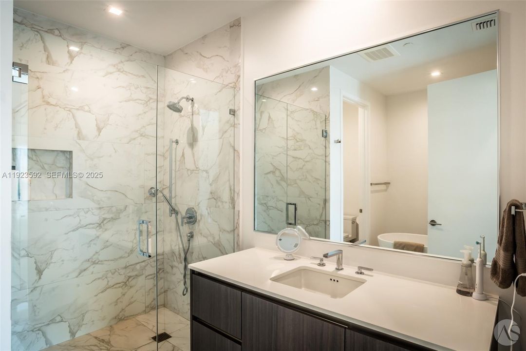 For Rent: $8,000 (2 beds, 2 baths, 1395 Square Feet)