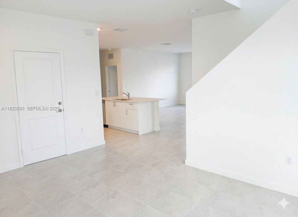 For Rent: $4,200 (5 beds, 3 baths, 2665 Square Feet)