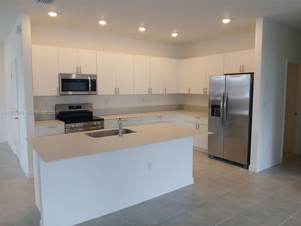 For Rent: $4,200 (5 beds, 3 baths, 2665 Square Feet)