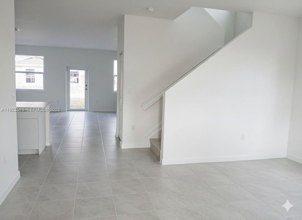 For Rent: $4,200 (5 beds, 3 baths, 2665 Square Feet)