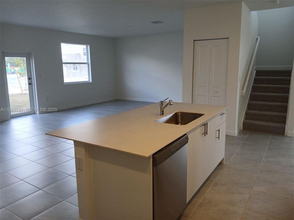 For Rent: $4,200 (5 beds, 3 baths, 2665 Square Feet)