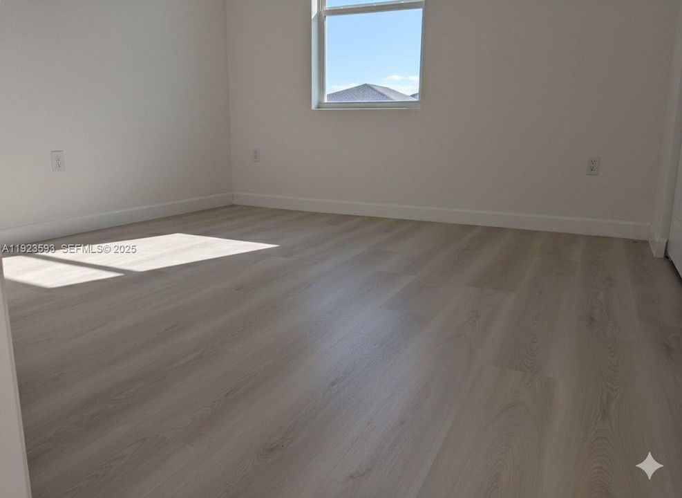 For Rent: $4,200 (5 beds, 3 baths, 2665 Square Feet)