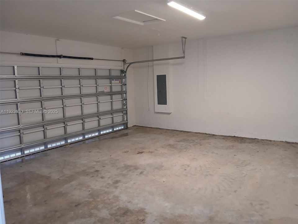 For Rent: $4,200 (5 beds, 3 baths, 2665 Square Feet)