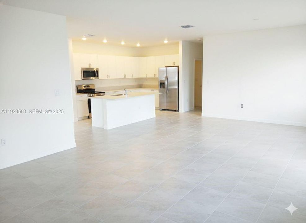 For Rent: $4,200 (5 beds, 3 baths, 2665 Square Feet)