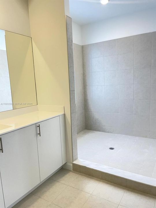 For Rent: $4,200 (5 beds, 3 baths, 2665 Square Feet)