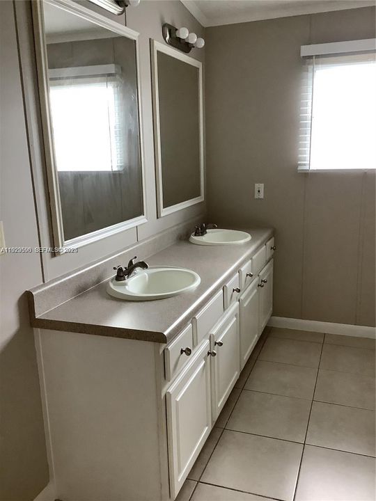 For Sale: $309,500 (3 beds, 2 baths, 1690 Square Feet)