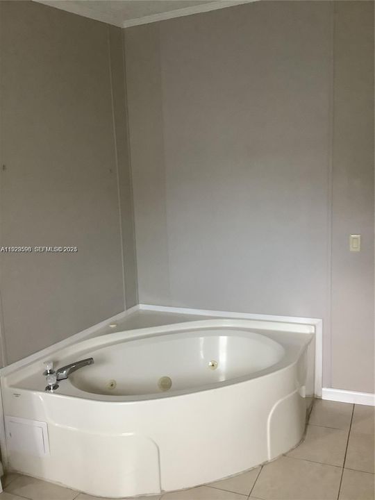 For Sale: $309,500 (3 beds, 2 baths, 1690 Square Feet)