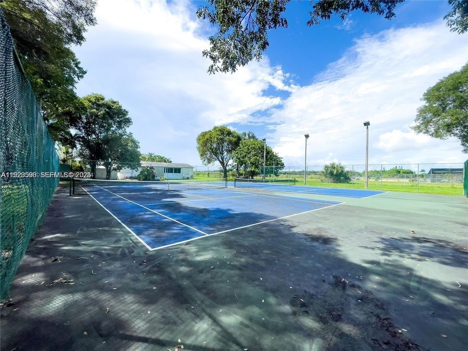 For Sale: $309,500 (3 beds, 2 baths, 1690 Square Feet)