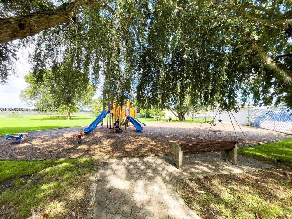 For Sale: $309,500 (3 beds, 2 baths, 1690 Square Feet)