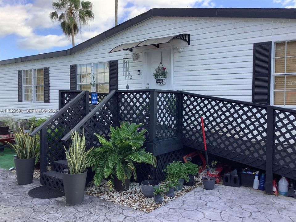 For Sale: $309,500 (3 beds, 2 baths, 1690 Square Feet)