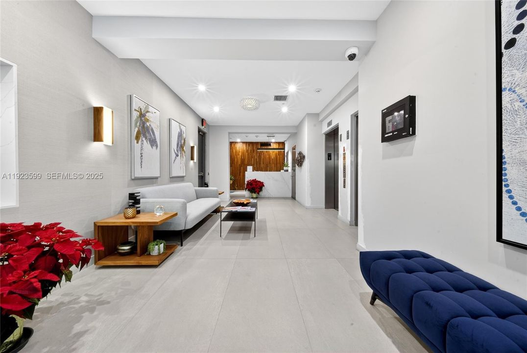 For Sale: $1,395,000 (2 beds, 2 baths, 1037 Square Feet)