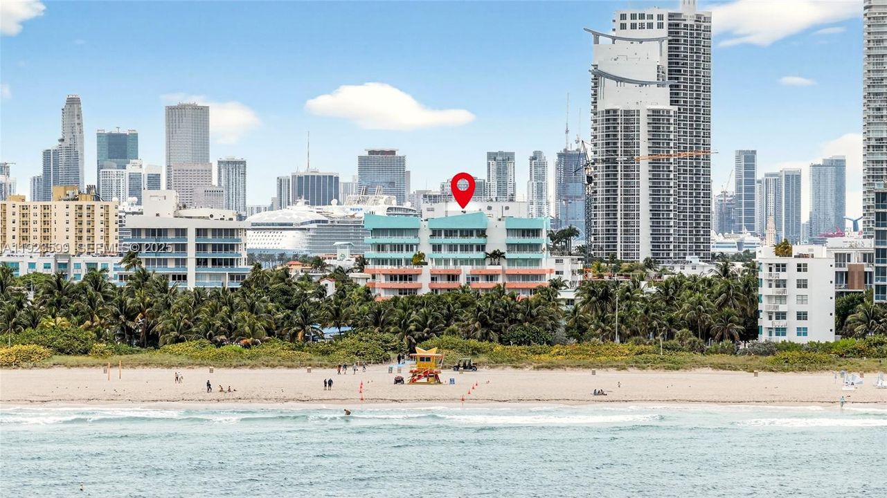 For Sale: $1,395,000 (2 beds, 2 baths, 1037 Square Feet)