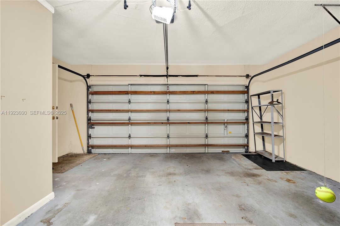 En Venta: $1,100,000 (4 camas, 2 baños, 2529 Pies cuadrados)