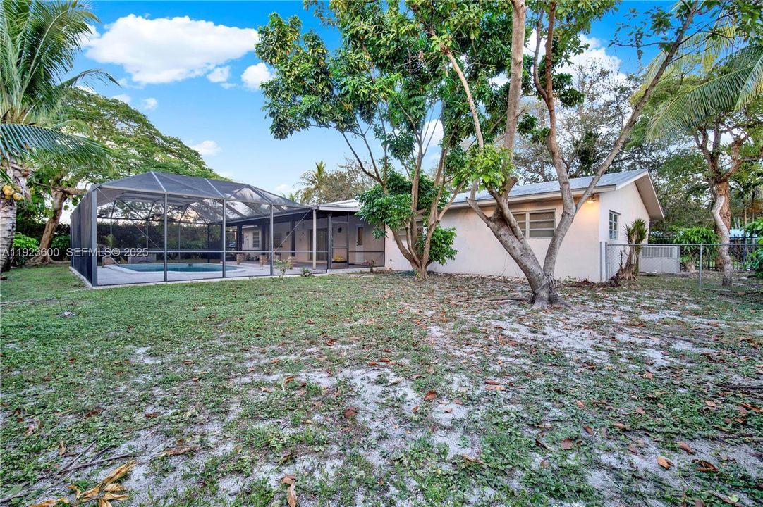 En Venta: $1,100,000 (4 camas, 2 baños, 2529 Pies cuadrados)