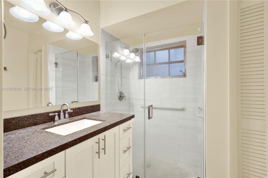 En Venta: $1,100,000 (4 camas, 2 baños, 2529 Pies cuadrados)