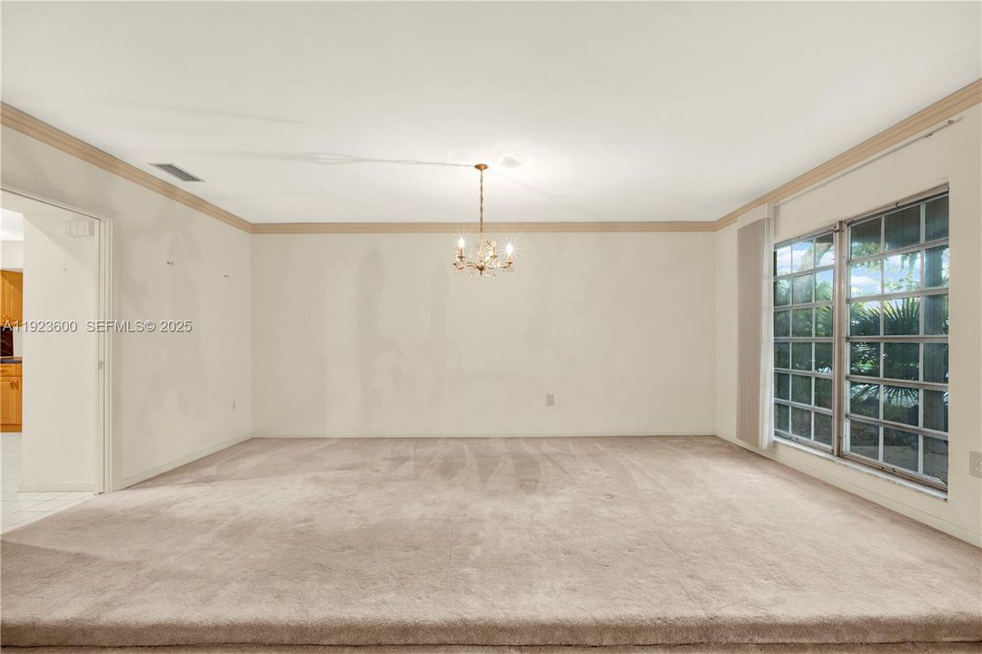 En Venta: $1,100,000 (4 camas, 2 baños, 2529 Pies cuadrados)