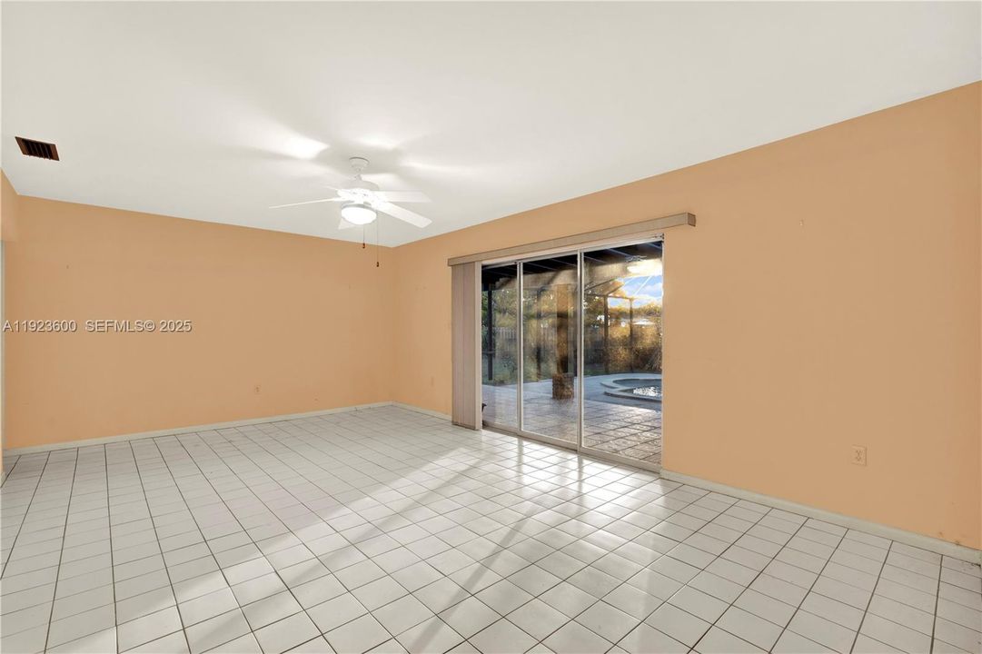 En Venta: $1,100,000 (4 camas, 2 baños, 2529 Pies cuadrados)